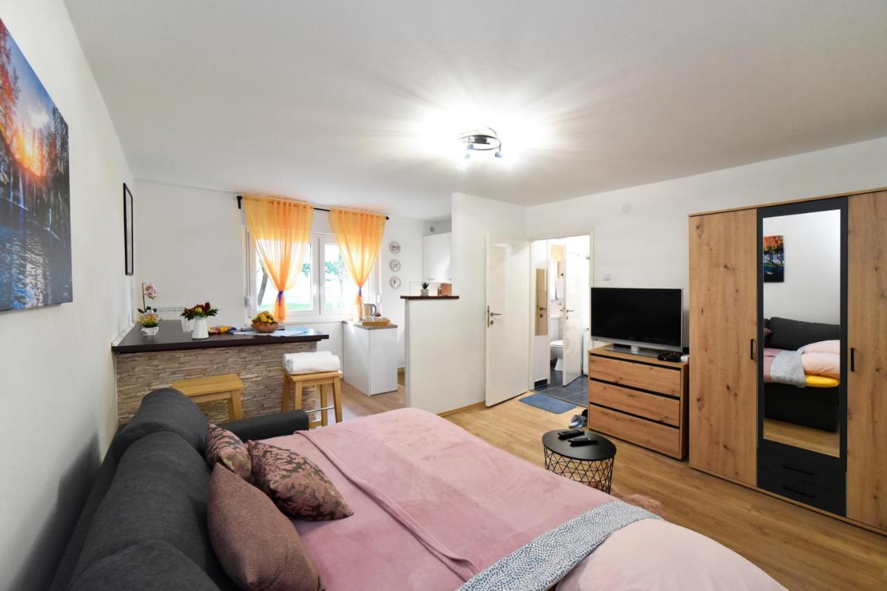 Studio Apartment Aneta Zagreb Bagian luar foto